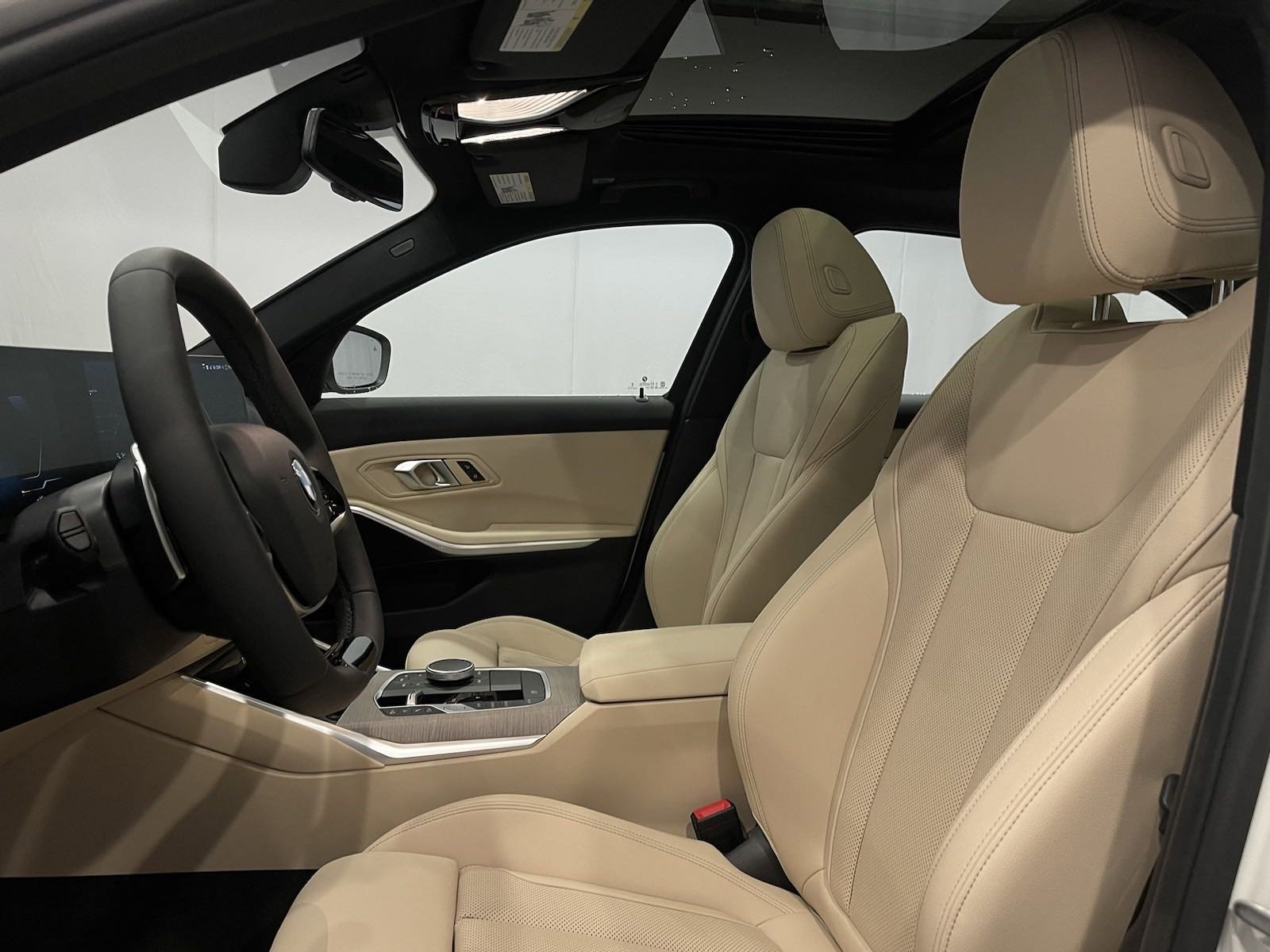 Used 2025 BMW 330i xDrive Sedan w/ Premium Package image 8