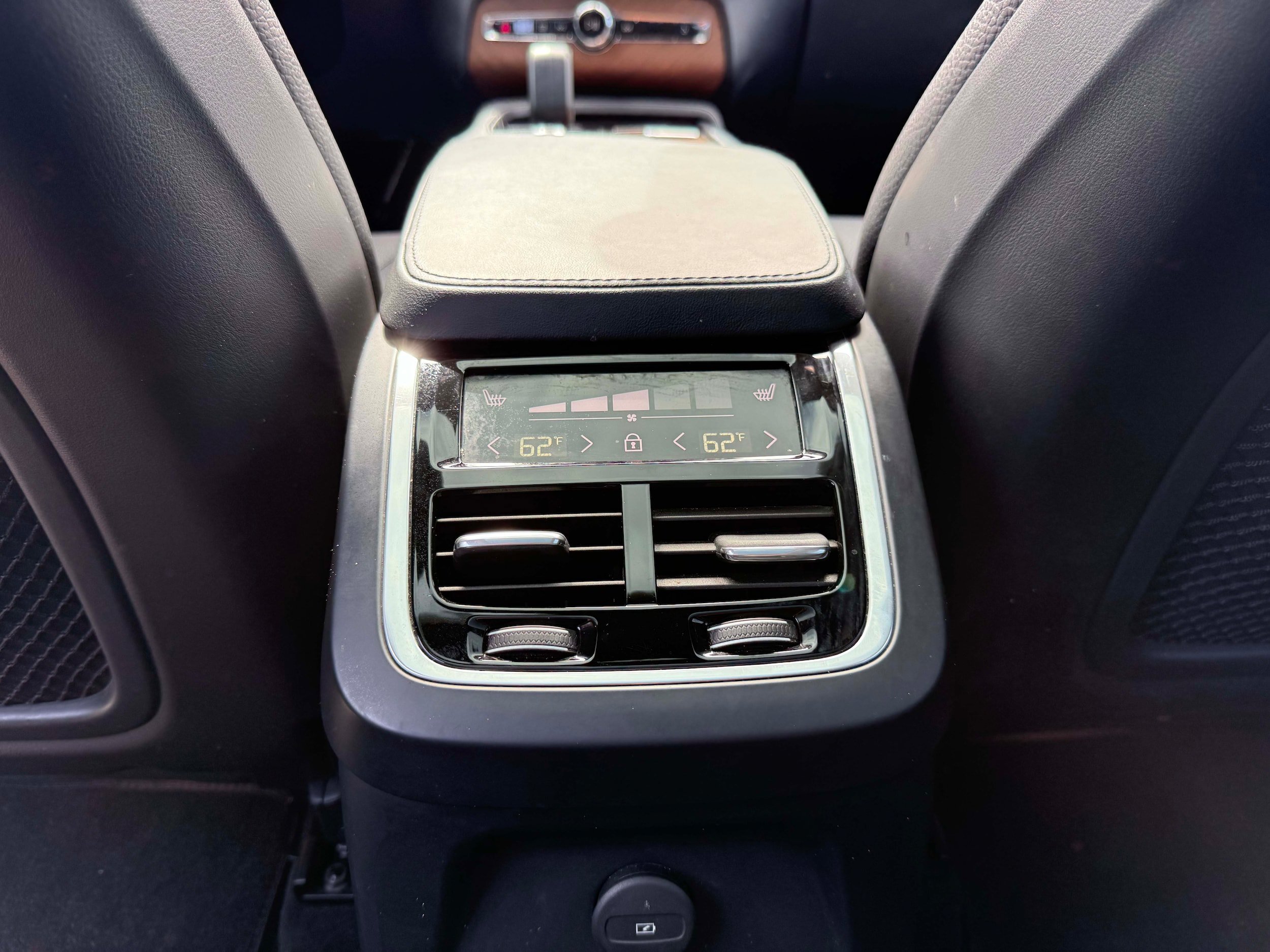 Certified 2023 Volvo XC90 T8 Plus AWD/4WD image 20