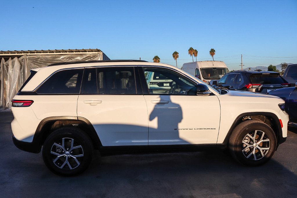 Used 2024 Jeep Grand Cherokee Limited RWD image 13