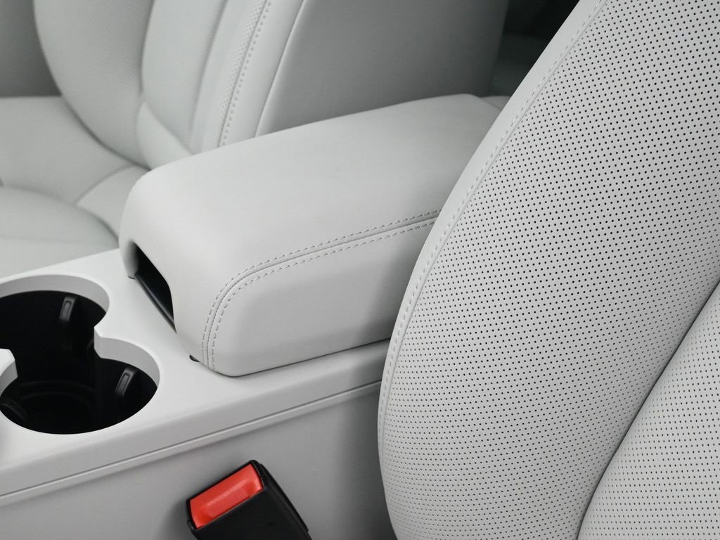 New 2026 Porsche Macan image 21