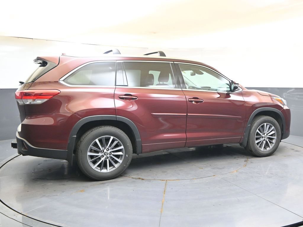 Used 2018 Toyota Highlander XLE AWD/4WD image 6