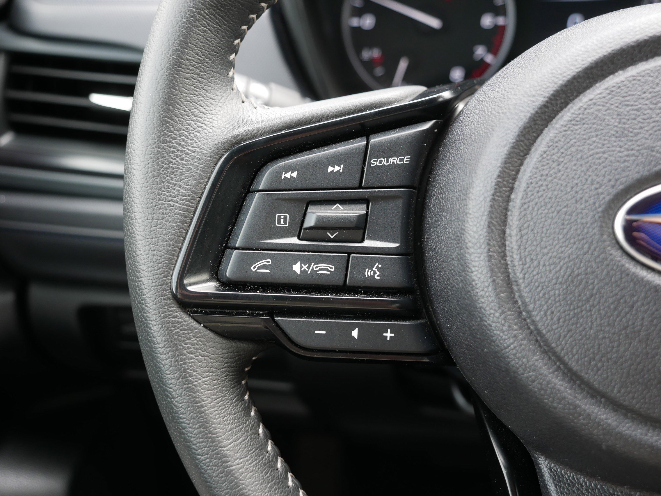 Certified 2025 Subaru Forester Premium AWD/4WD image 30