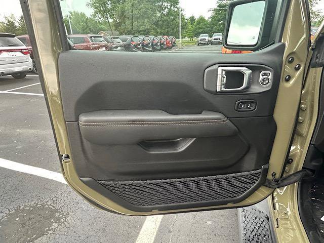 New 2025 Jeep Gladiator Sport image 11