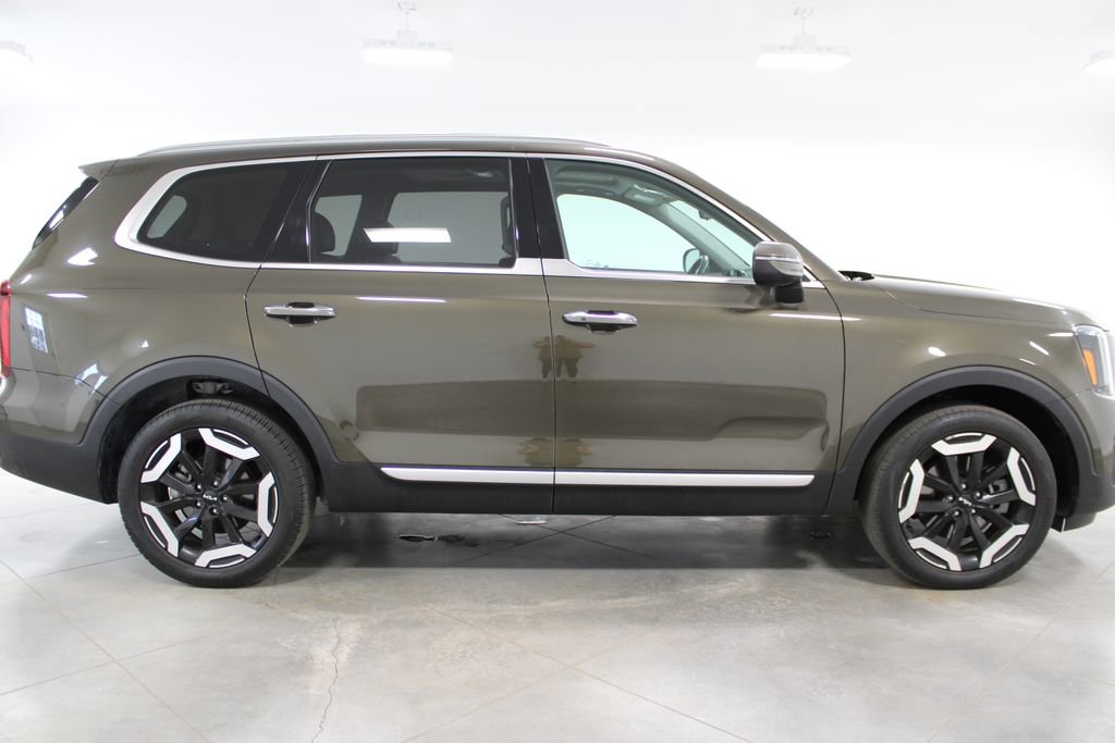 Used 2025 Kia Telluride S image 11