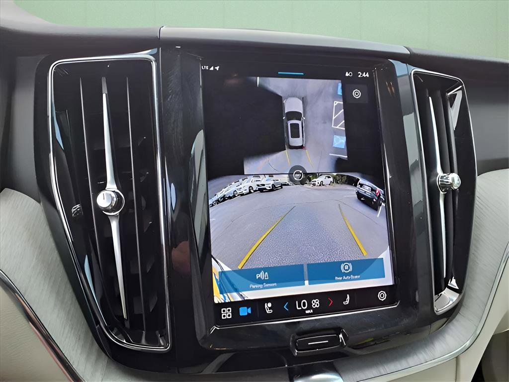 Used 2025 Volvo XC60 T8 Plus w/ Climate Package image 17