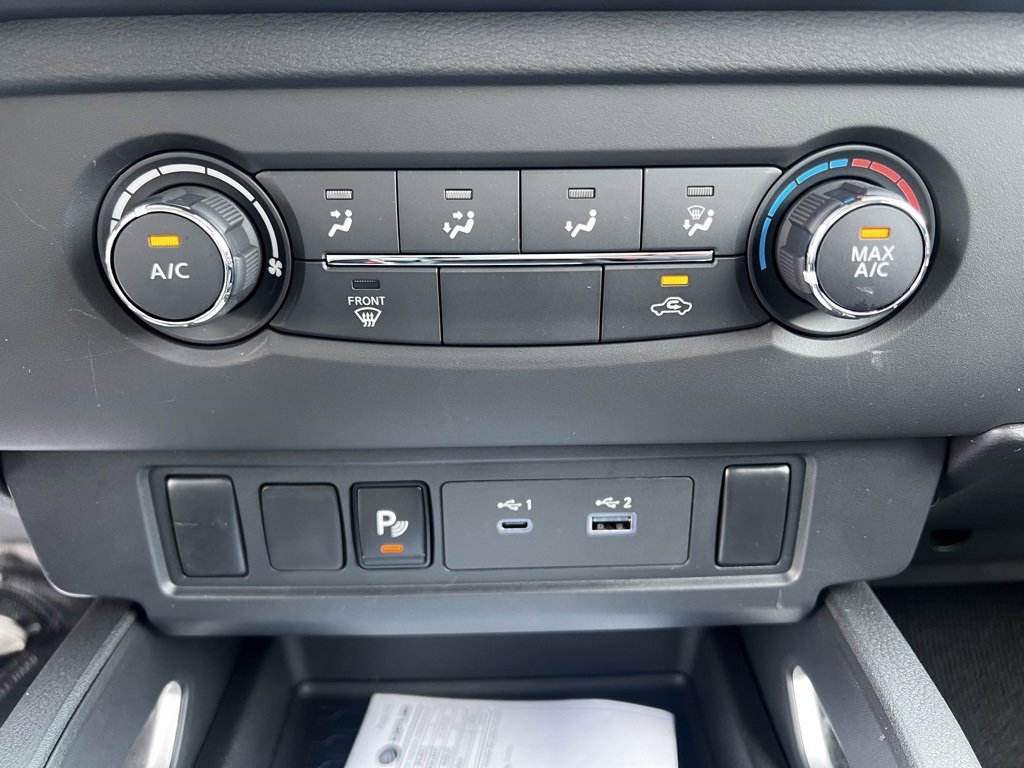 Used 2025 Nissan Frontier SV image 16