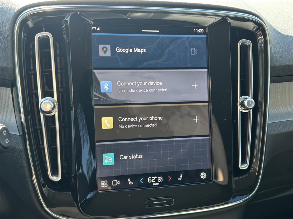 Used 2025 Volvo XC40 B5 Core w/ Protection Package Premier image 30