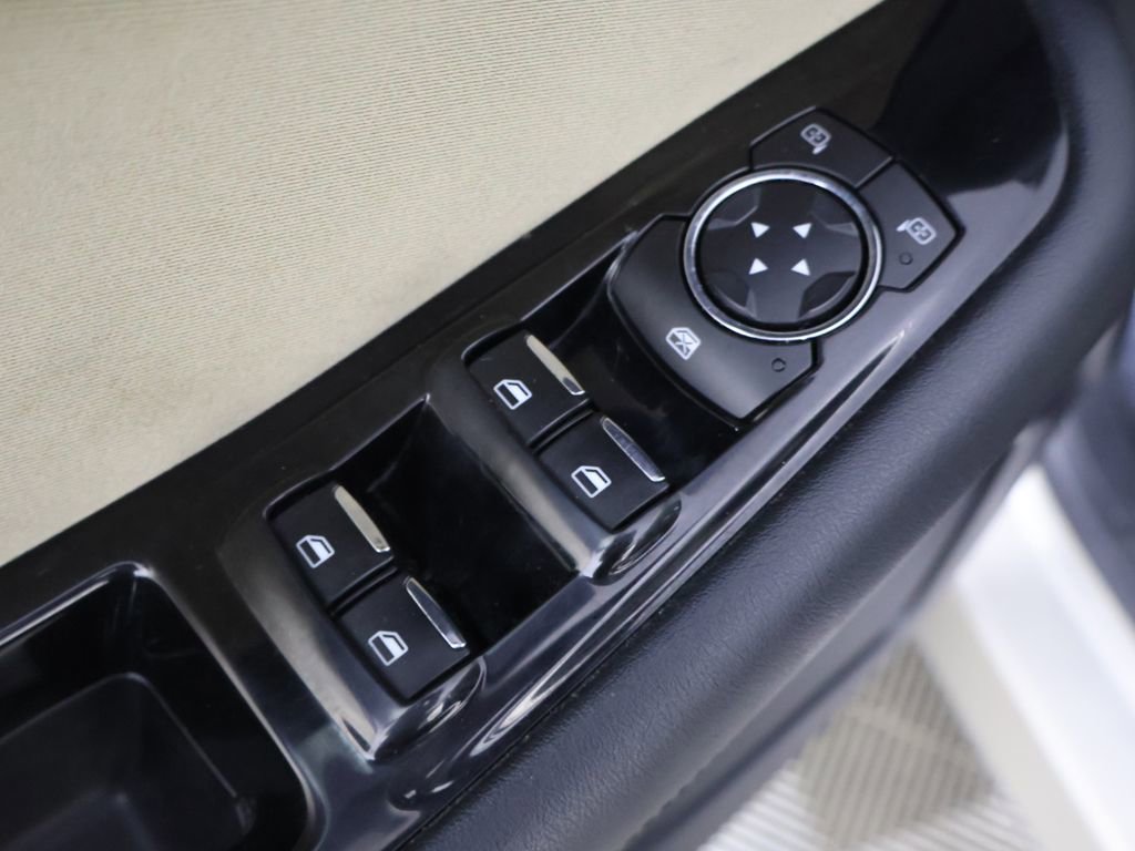 Used 2018 Ford Edge SEL image 29