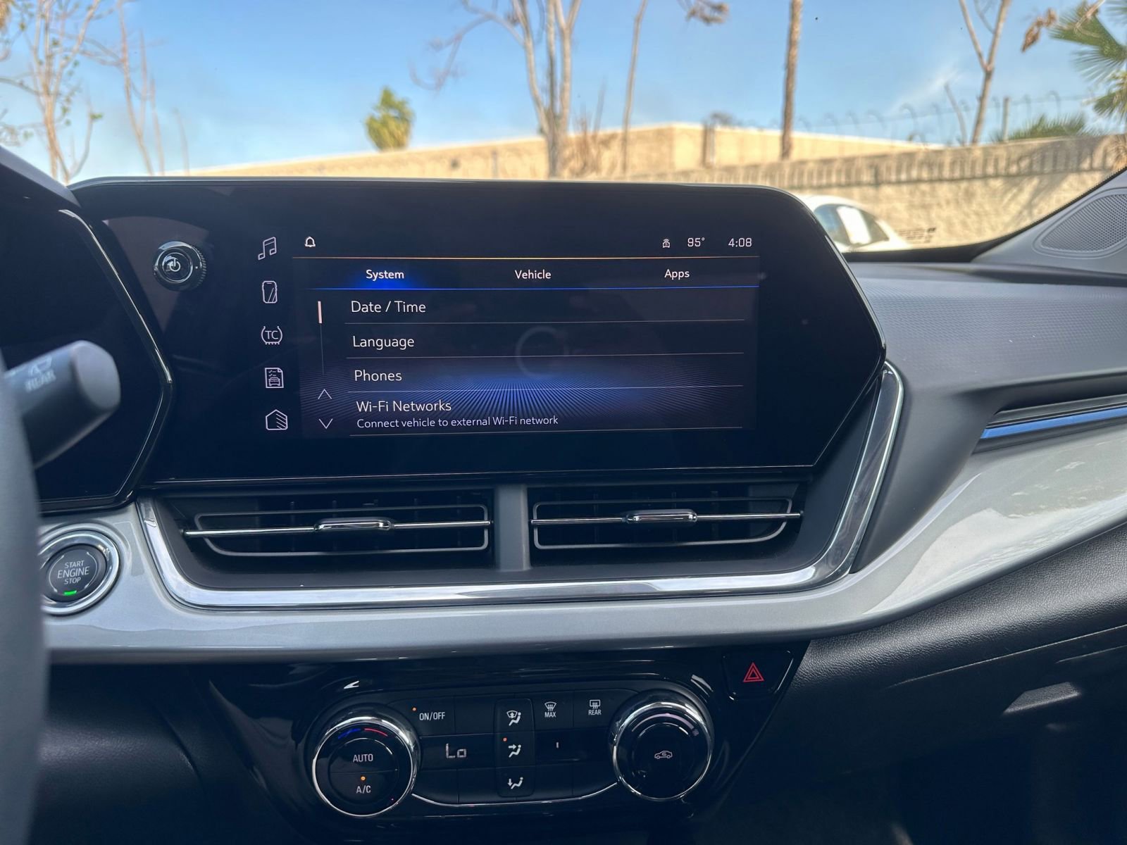 Used 2025 Chevrolet Trax LT image 17
