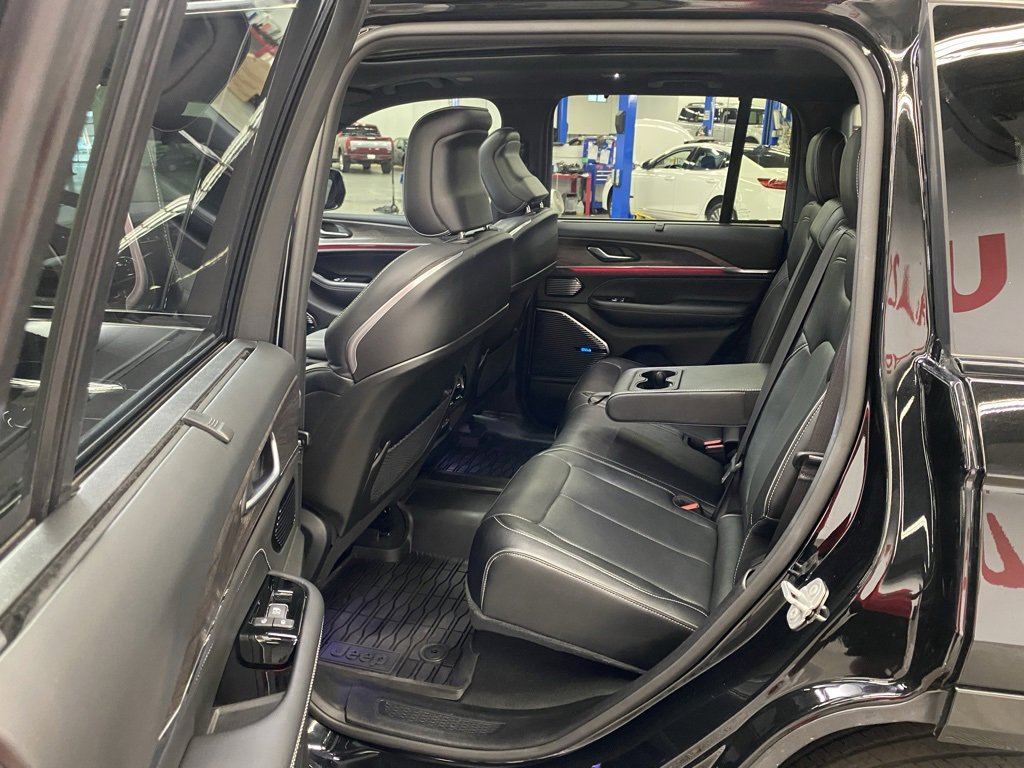 Used 2023 Jeep Grand Cherokee Overland w/ Luxury Tech Group IV image 22