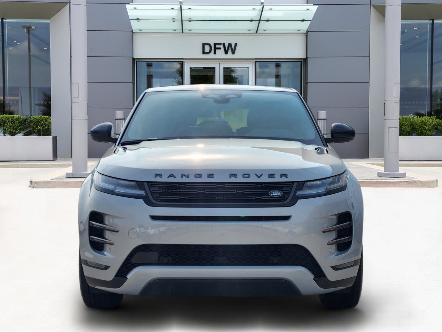 Used 2025 Land Rover Range Rover Evoque Dynamic SE image 2