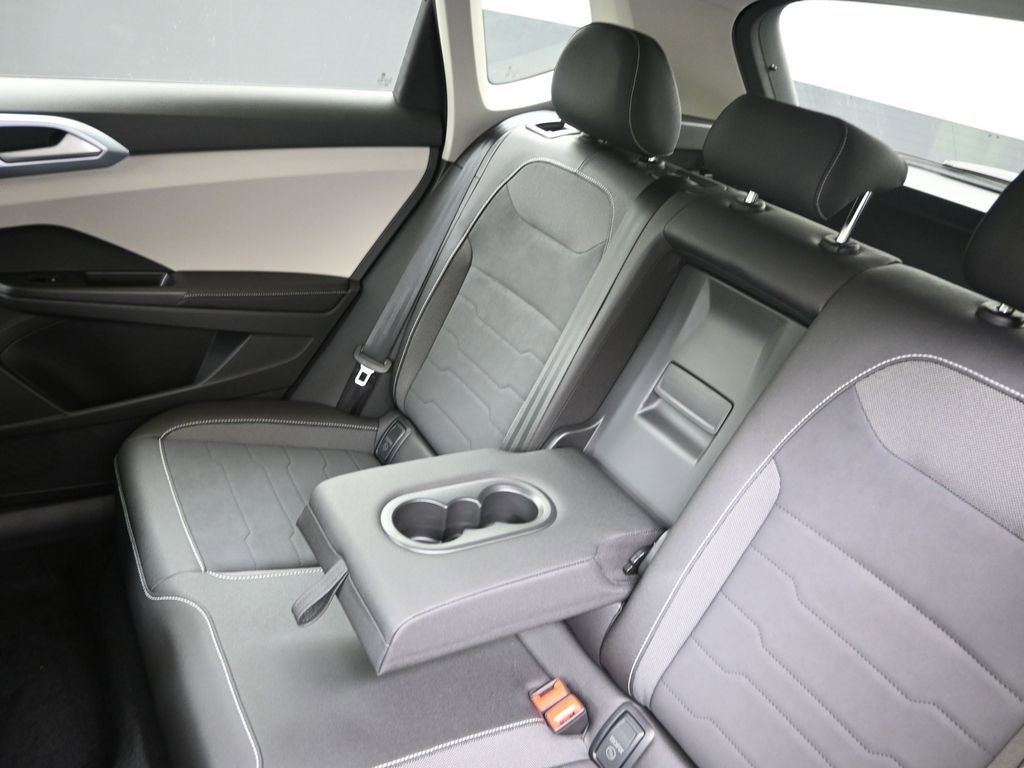 New 2025 Volkswagen Taos SE image 19