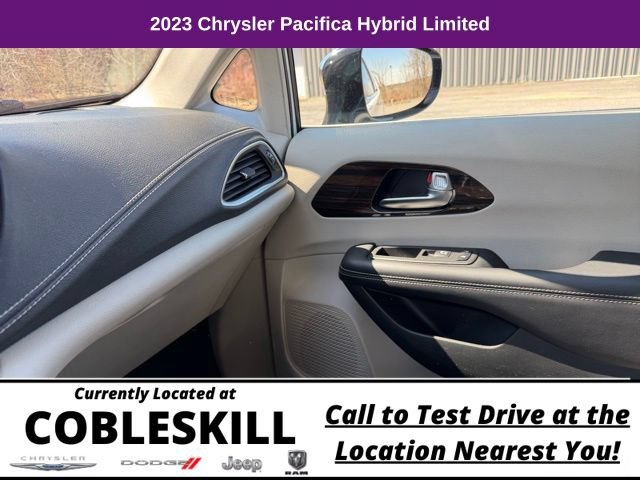 Used 2023 Chrysler Pacifica Limited FWD image 25