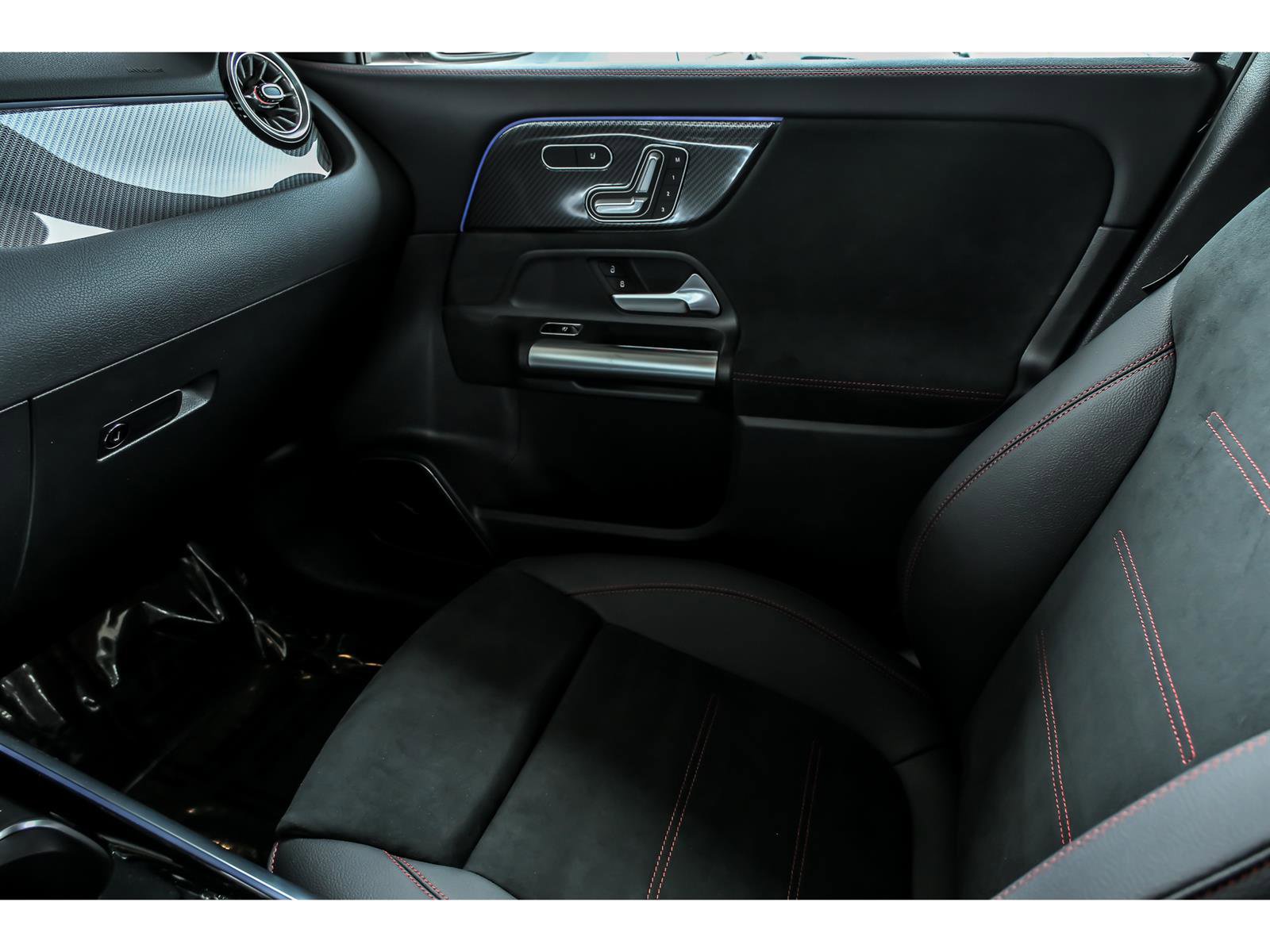 New 2026 Mercedes-Benz GLA 35 AMG 4MATIC image 19