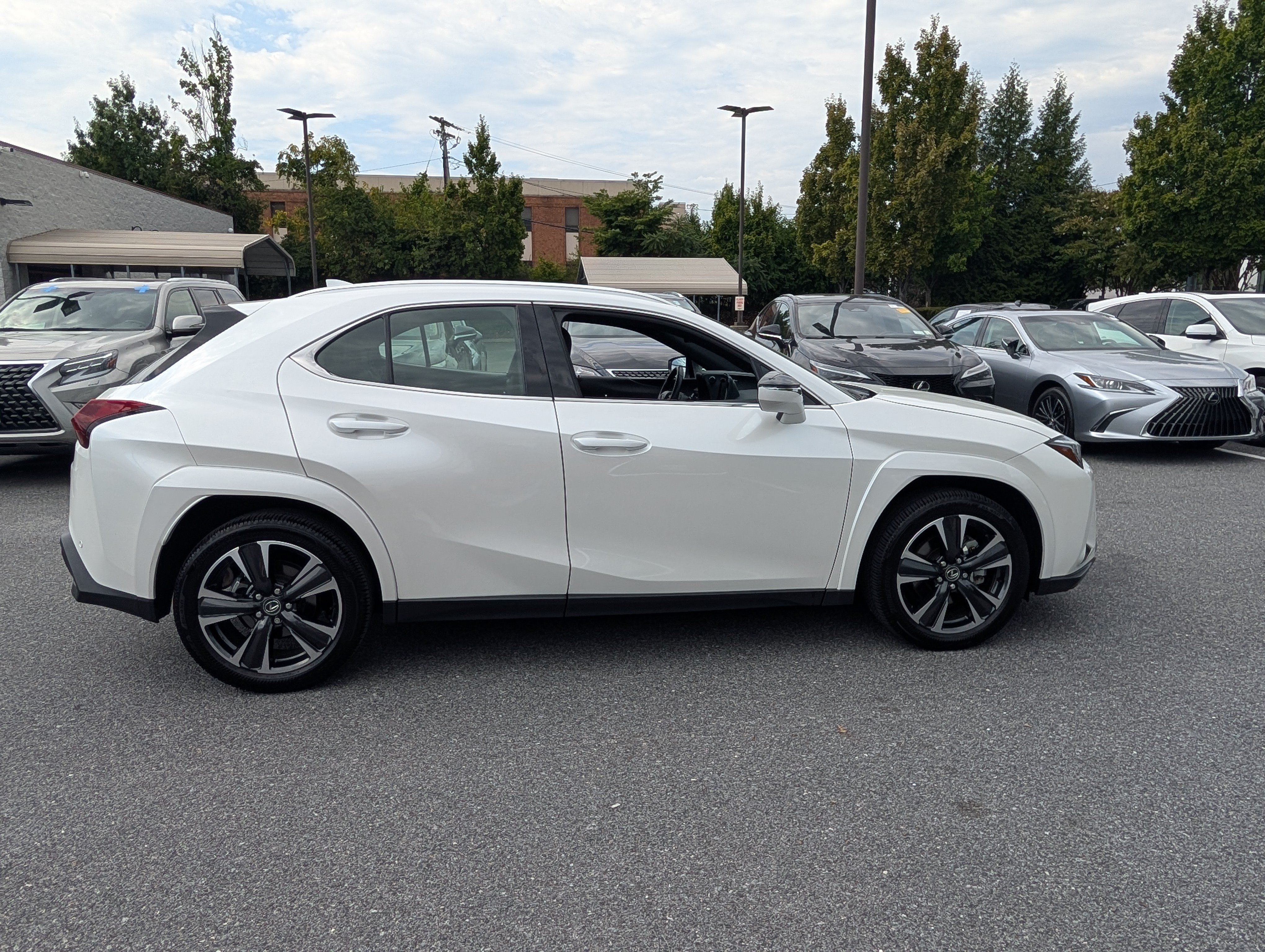 Used 2025 Lexus UX 300h AWD w/ Accessory Package (Z1) image 2