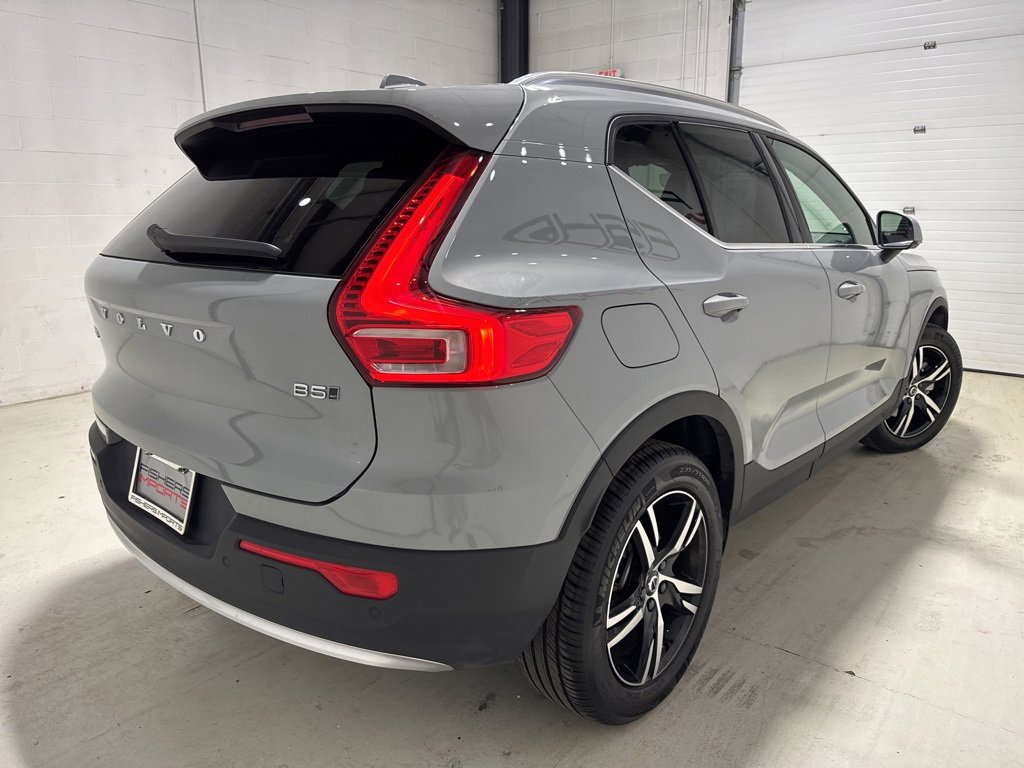 Used 2025 Volvo XC40 B5 Core image 4