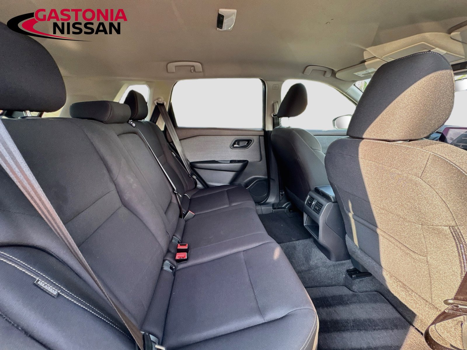 Used 2023 Nissan Rogue S AWD/4WD image 35