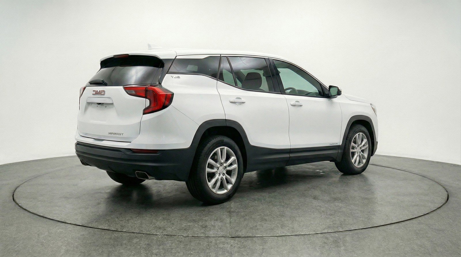 Used 2024 GMC Terrain SLT image 9