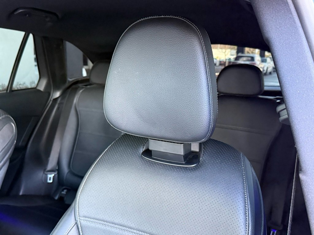 Certified 2025 Mercedes-Benz GLC 300 image 2