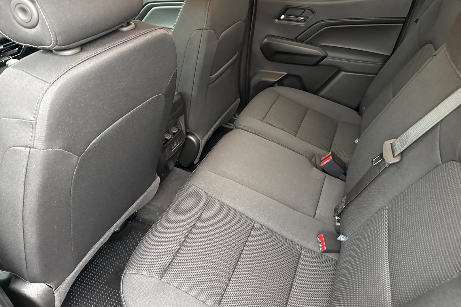 New 2026 GMC Canyon Elevation w/ Convenience Package image 13