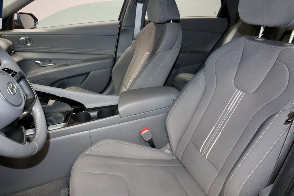 Certified 2025 Hyundai Elantra SEL image 25