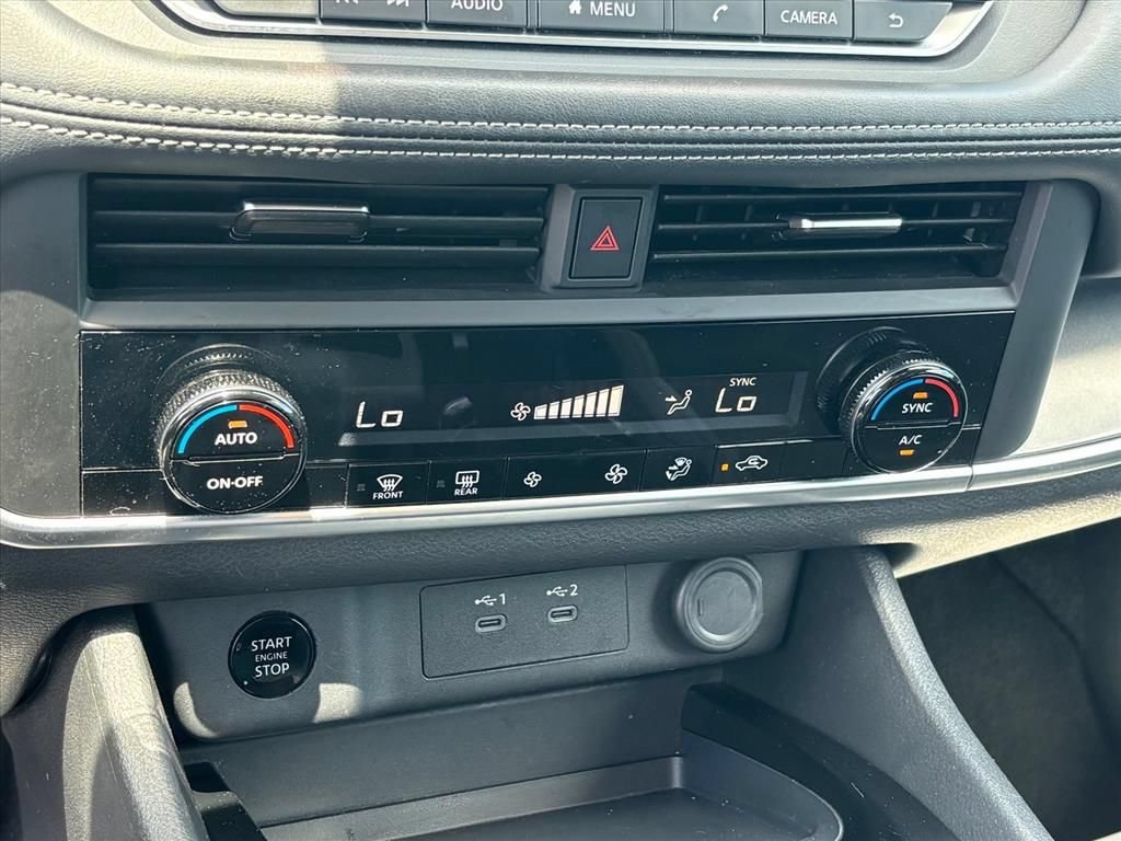 Used 2024 Nissan Rogue SV AWD/4WD image 18