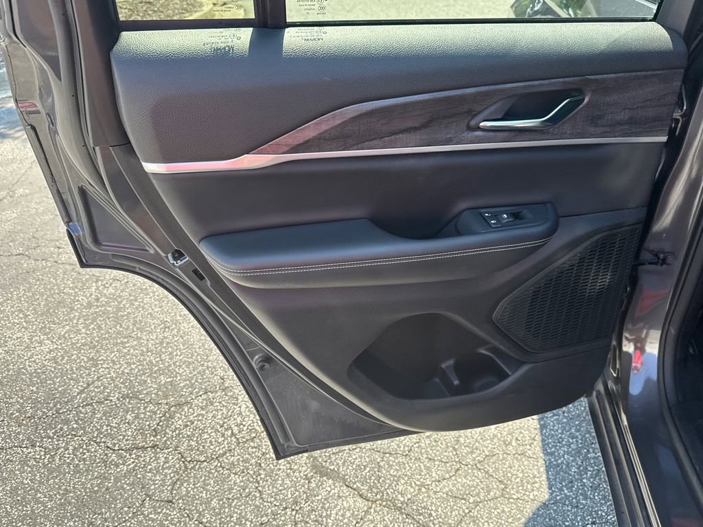 Used 2024 Jeep Grand Cherokee Limited image 21