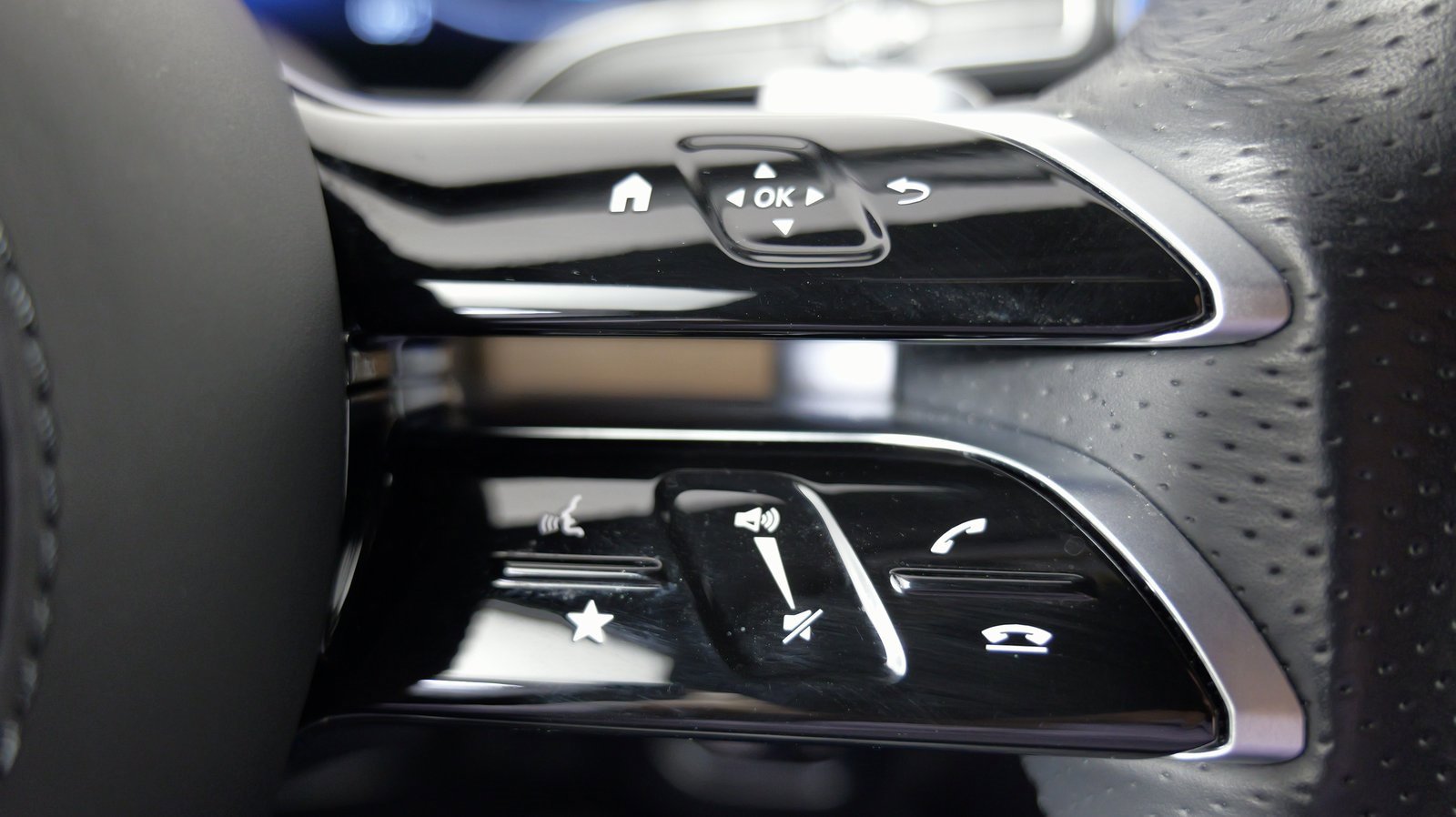 Used 2024 Mercedes-Benz GLS 450 4MATIC w/ AMG Line Exterior image 52