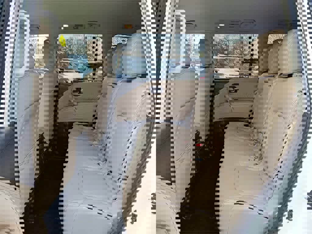 Used 2024 Nissan Armada SV image 10