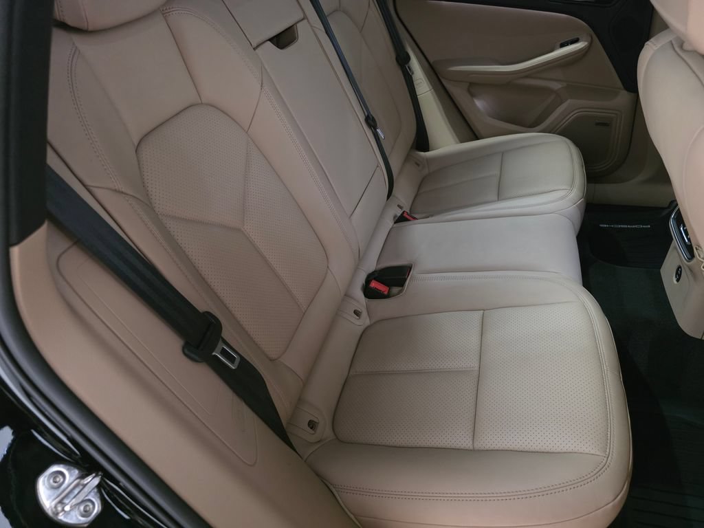 Certified 2026 Porsche Macan AWD/4WD image 14