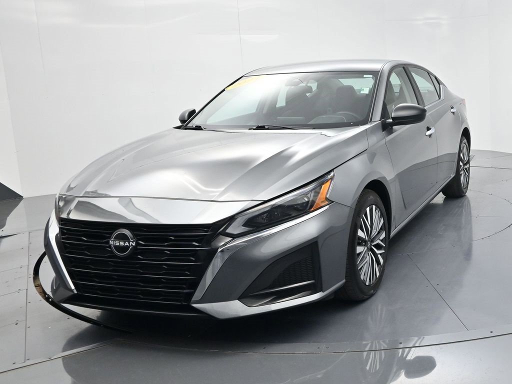 Used 2024 Nissan Altima 2.5 SV image 3
