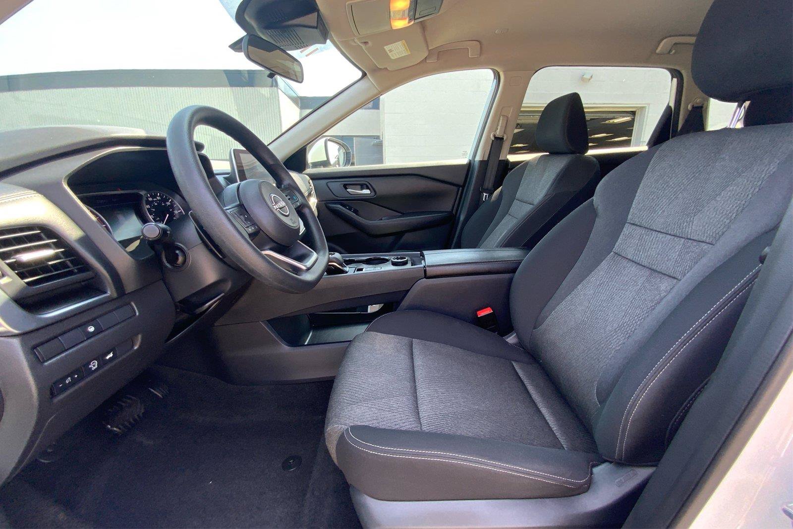 Used 2024 Nissan Rogue SV AWD/4WD image 10