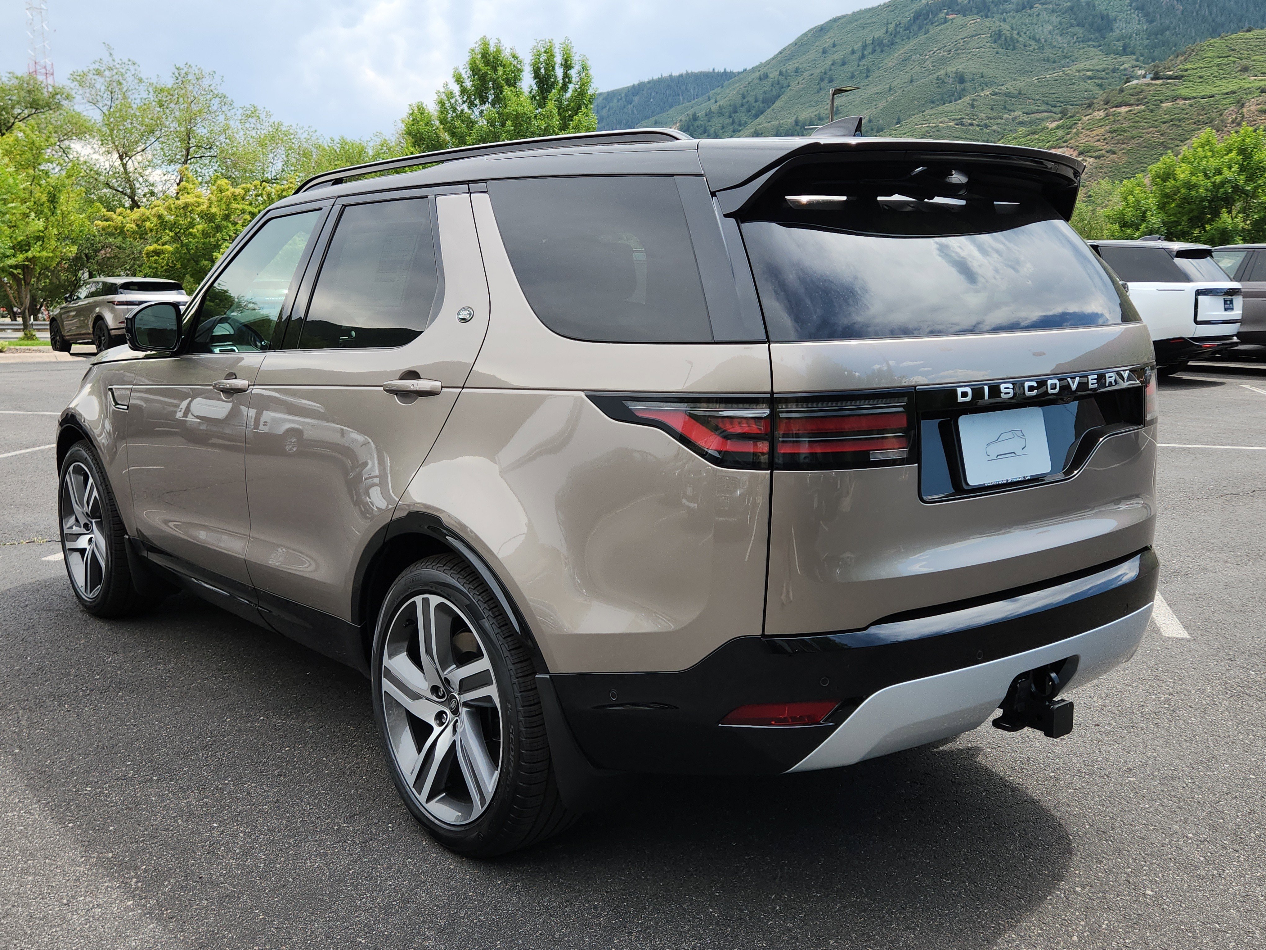 New 2025 Land Rover Discovery Metropolitan Edition image 5