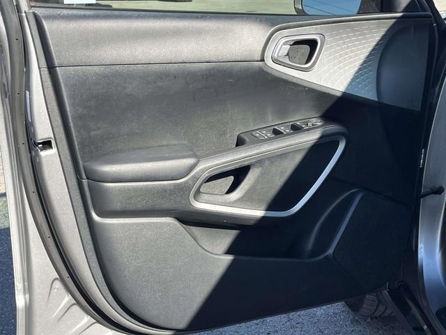 Used 2023 Kia Soul LX w/ LX Technology Package image 14