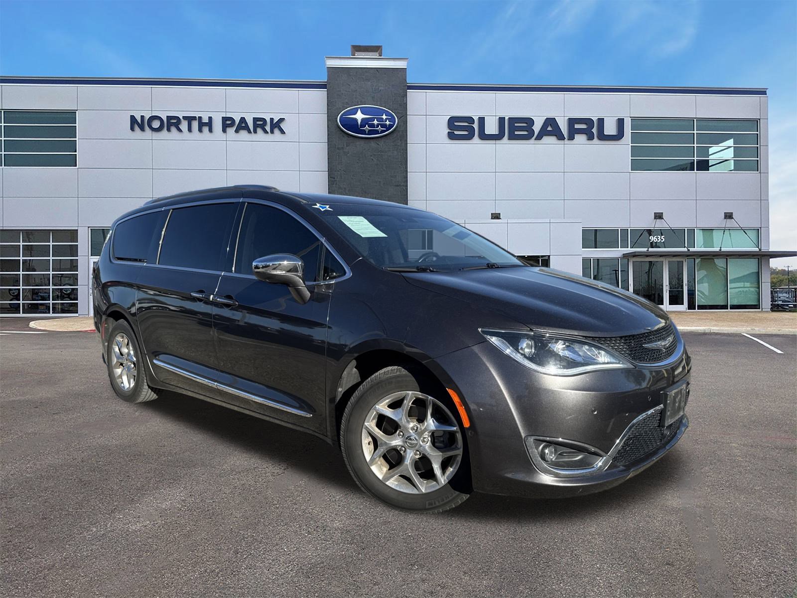 Used 2017 Chrysler Pacifica Limited w/ Advanced Safetytec Group