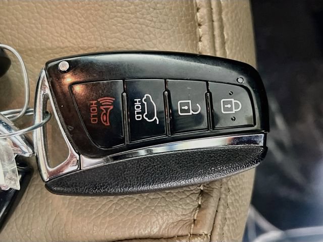 Used 2018 Hyundai Santa Fe Sport w/ 2.4L Value Package 02 FWD image 33
