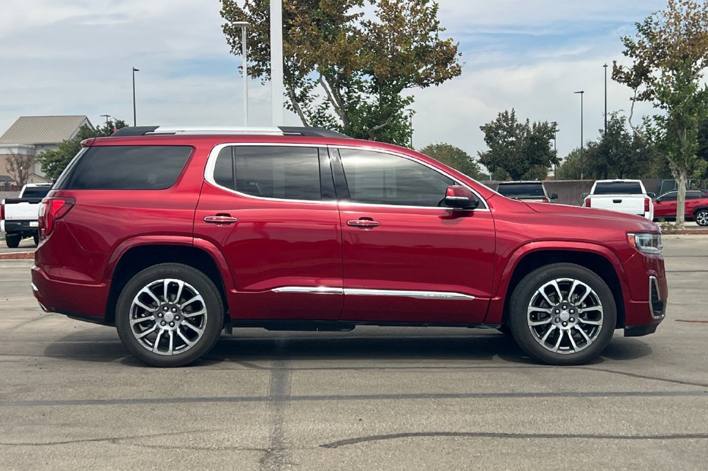 Used 2021 GMC Acadia Denali w/ Denali Technology Package FWD image 3