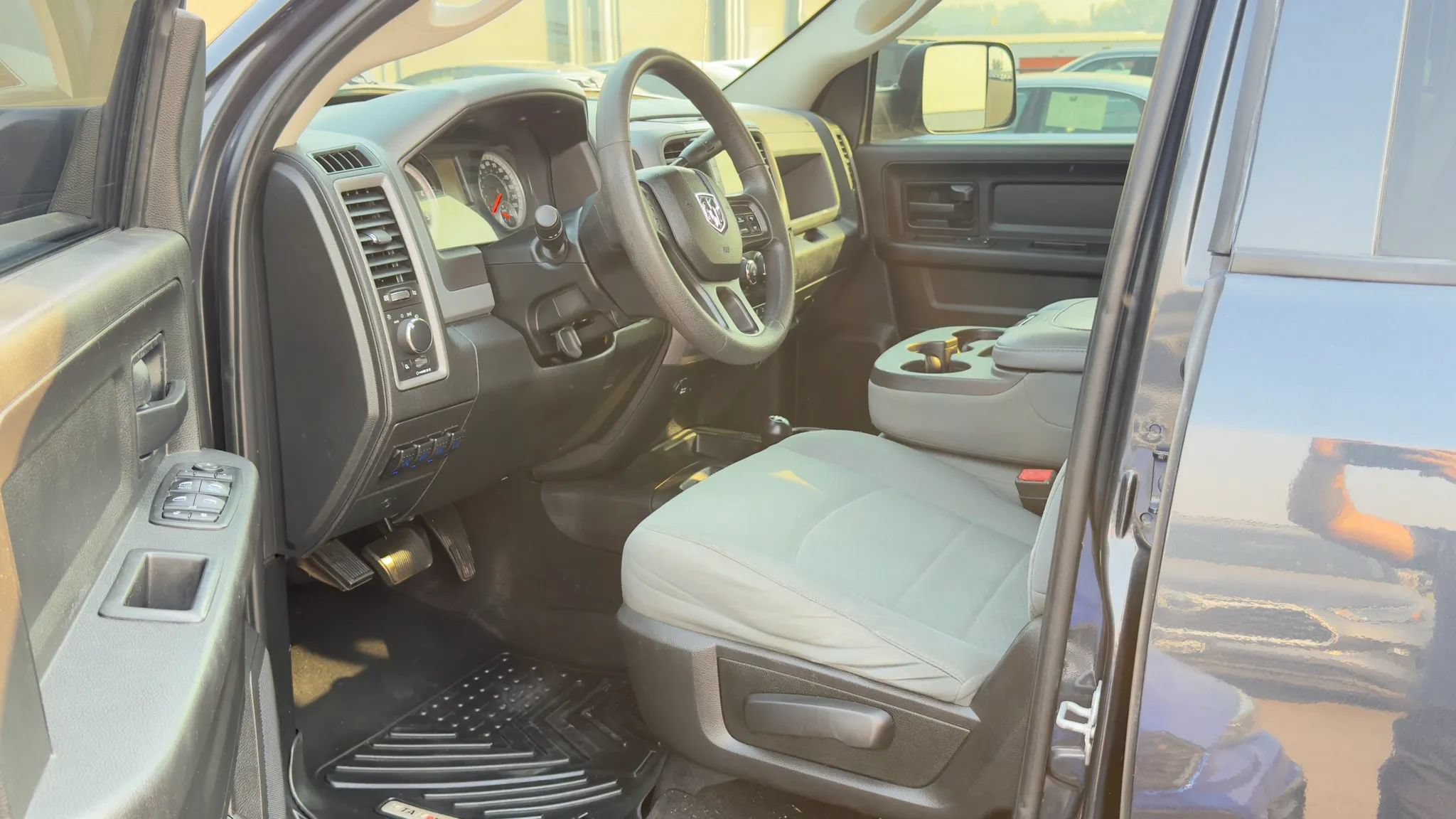 Used 2018 RAM 2500 Tradesman w/ Chrome Appearance Group AWD/4WD image 12