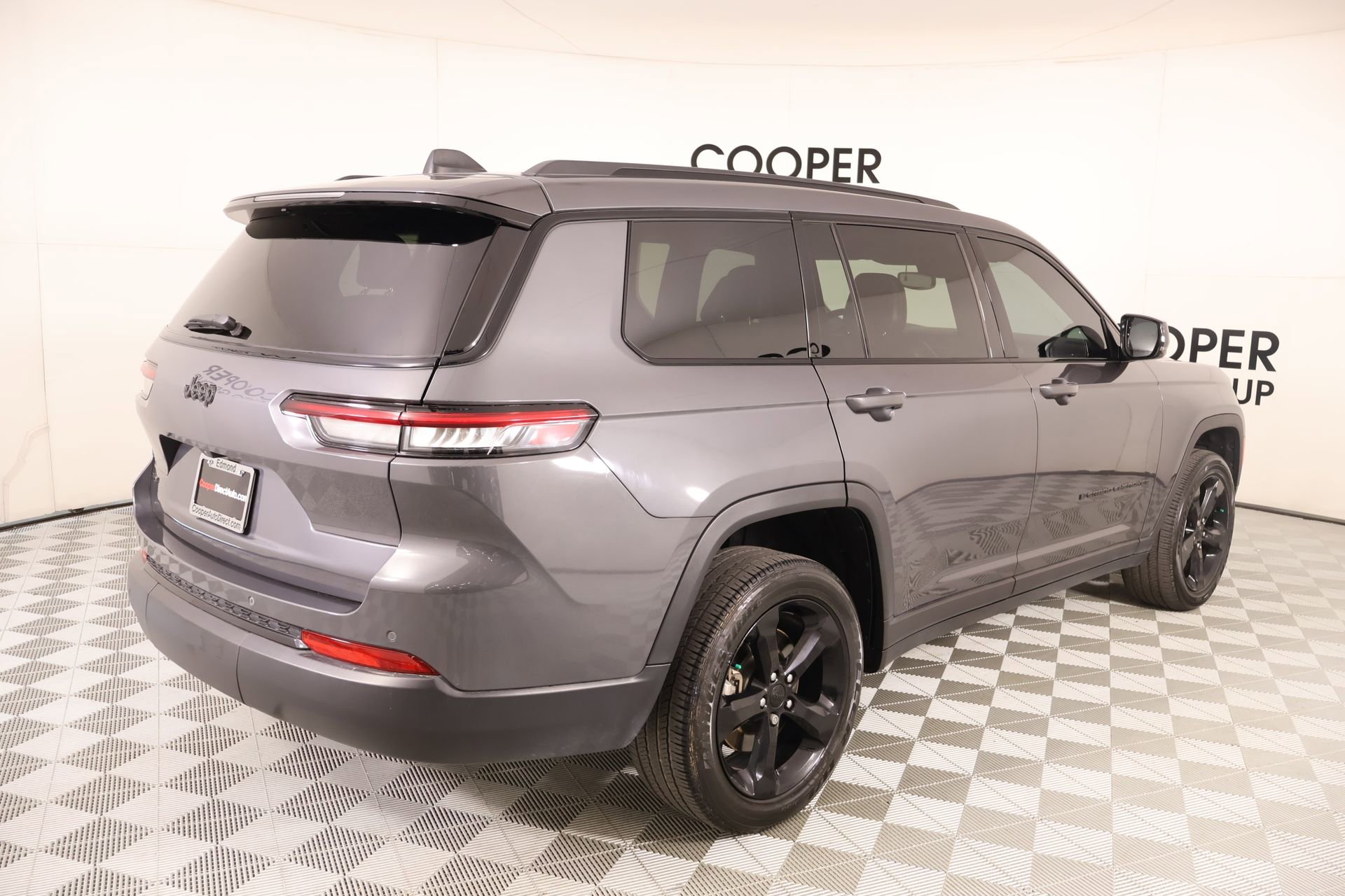 Used 2024 Jeep Grand Cherokee L Laredo AWD/4WD image 20