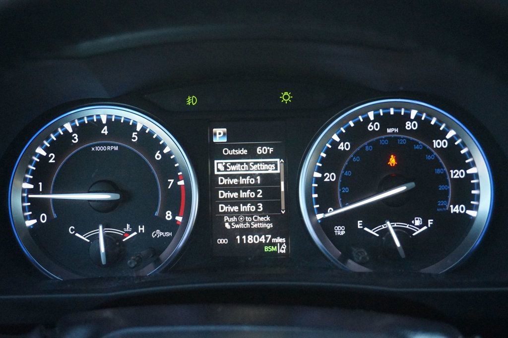 Used 2017 Toyota Highlander SE FWD image 28