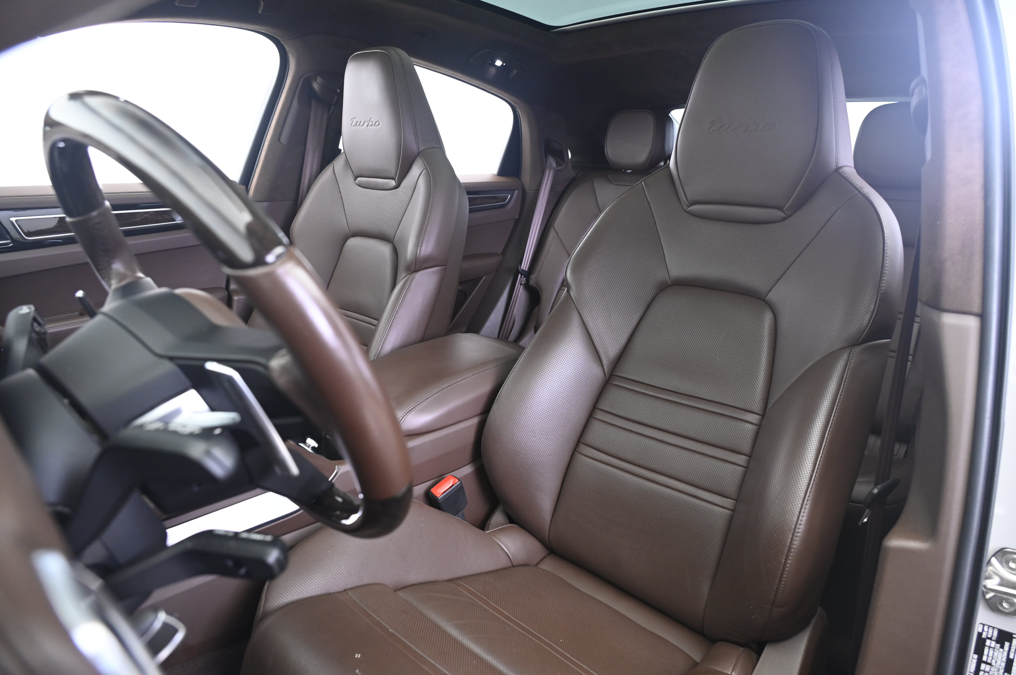 Certified 2023 Porsche Cayenne Turbo AWD/4WD image 30