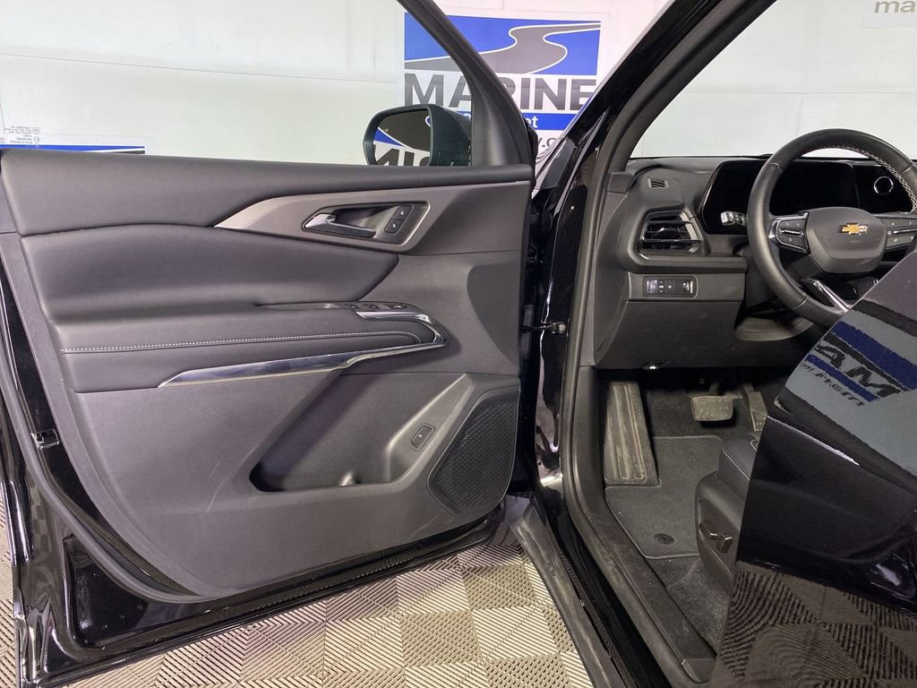 Used 2026 Chevrolet Traverse LT FWD image 28
