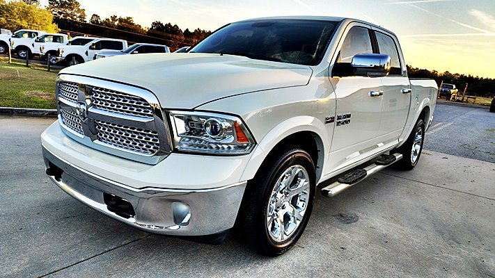 Used 2016 RAM 1500 Laramie w/ Convenience Group image 5