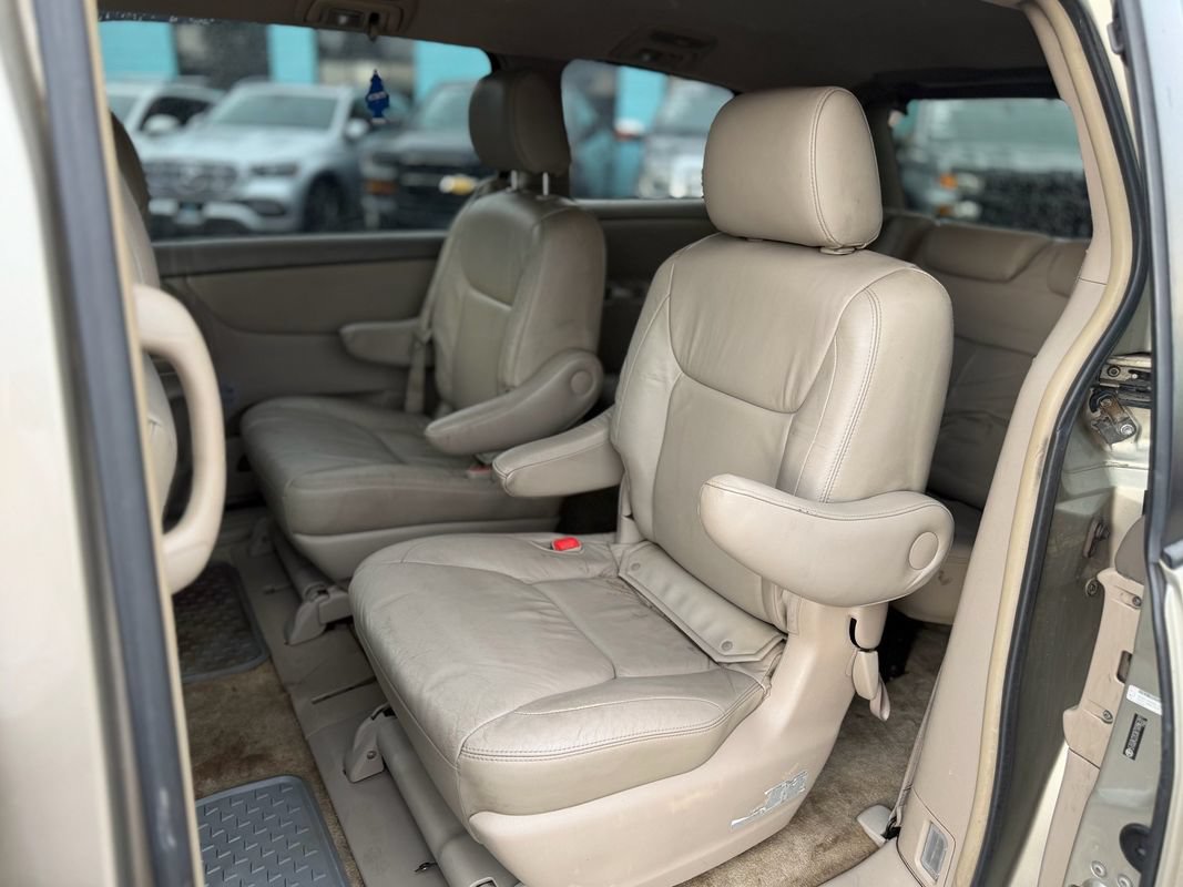 Used 2007 Toyota Sienna XLE Limited FWD image 10