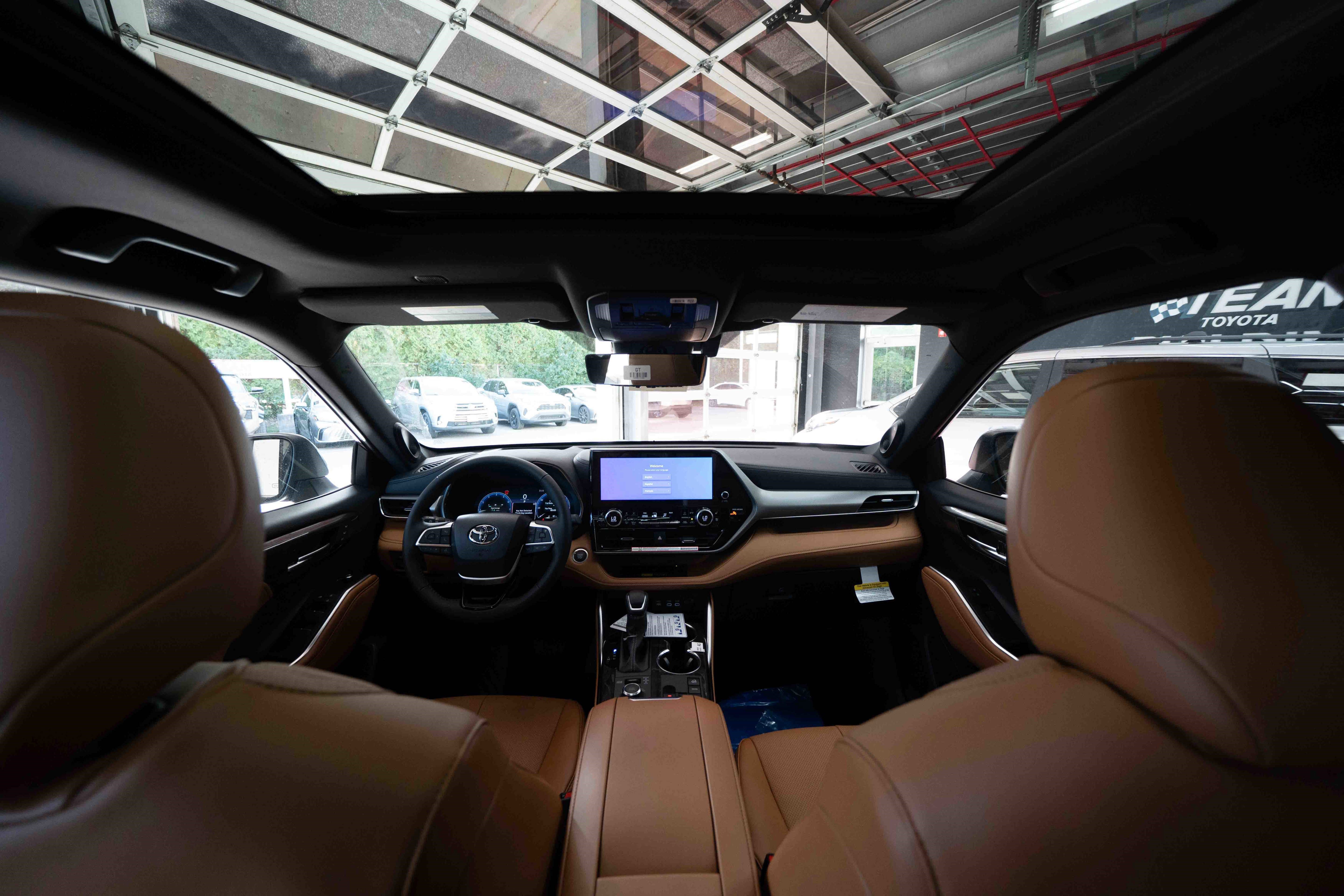 New 2026 Toyota Highlander Platinum image 19