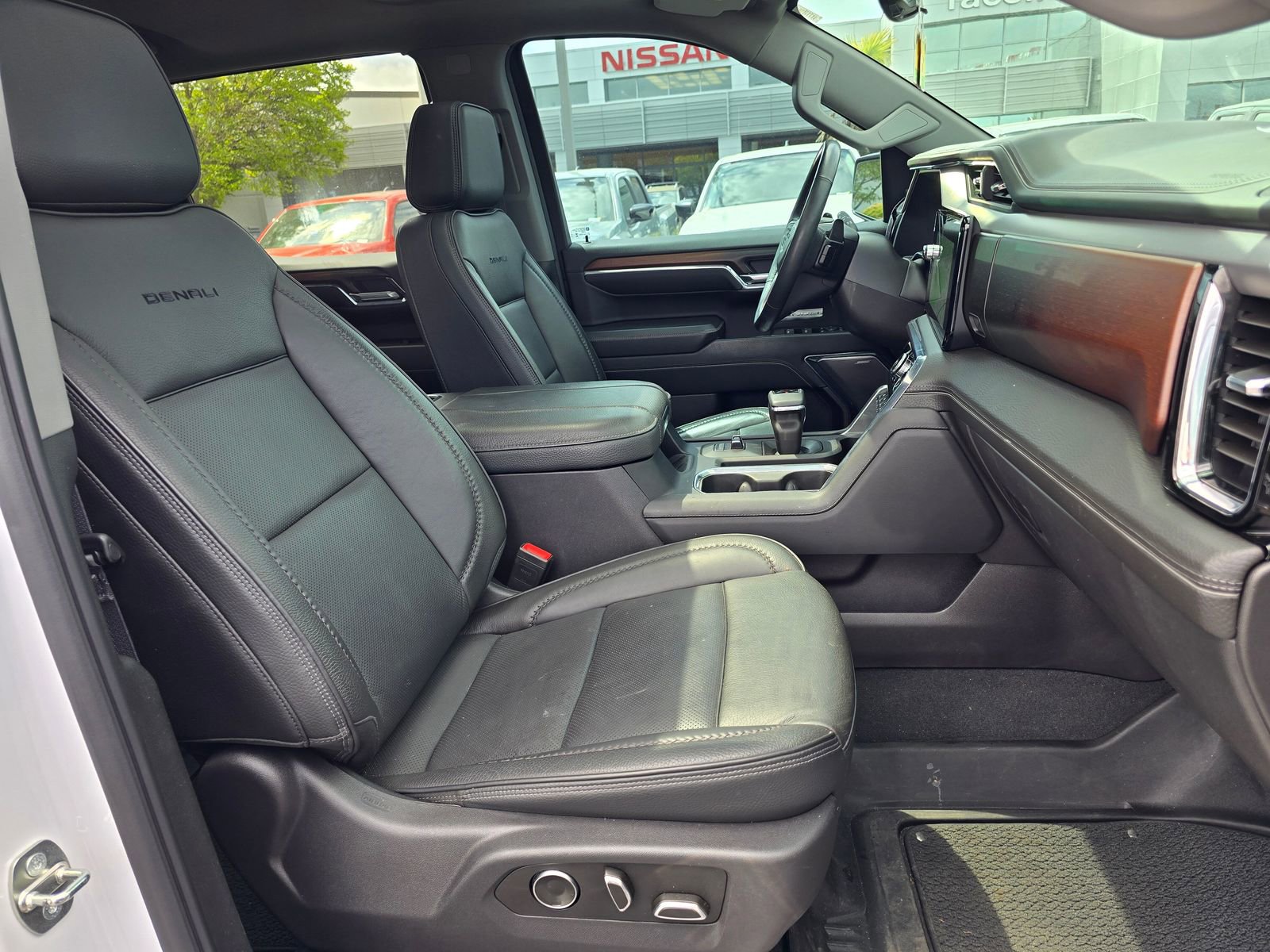Used 2024 GMC Sierra 1500 Denali w/ Technology Package AWD/4WD image 41
