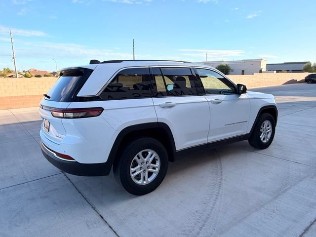 Certified 2023 Jeep Grand Cherokee Laredo RWD image 7