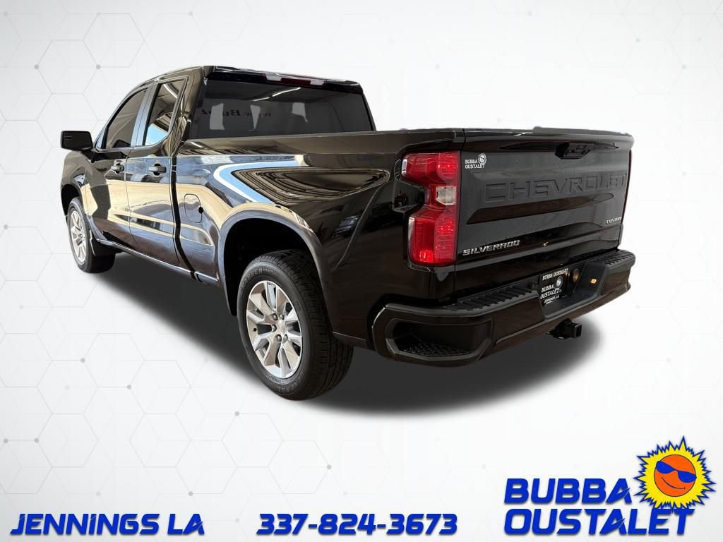 Used 2025 Chevrolet Silverado 1500 Custom image 3