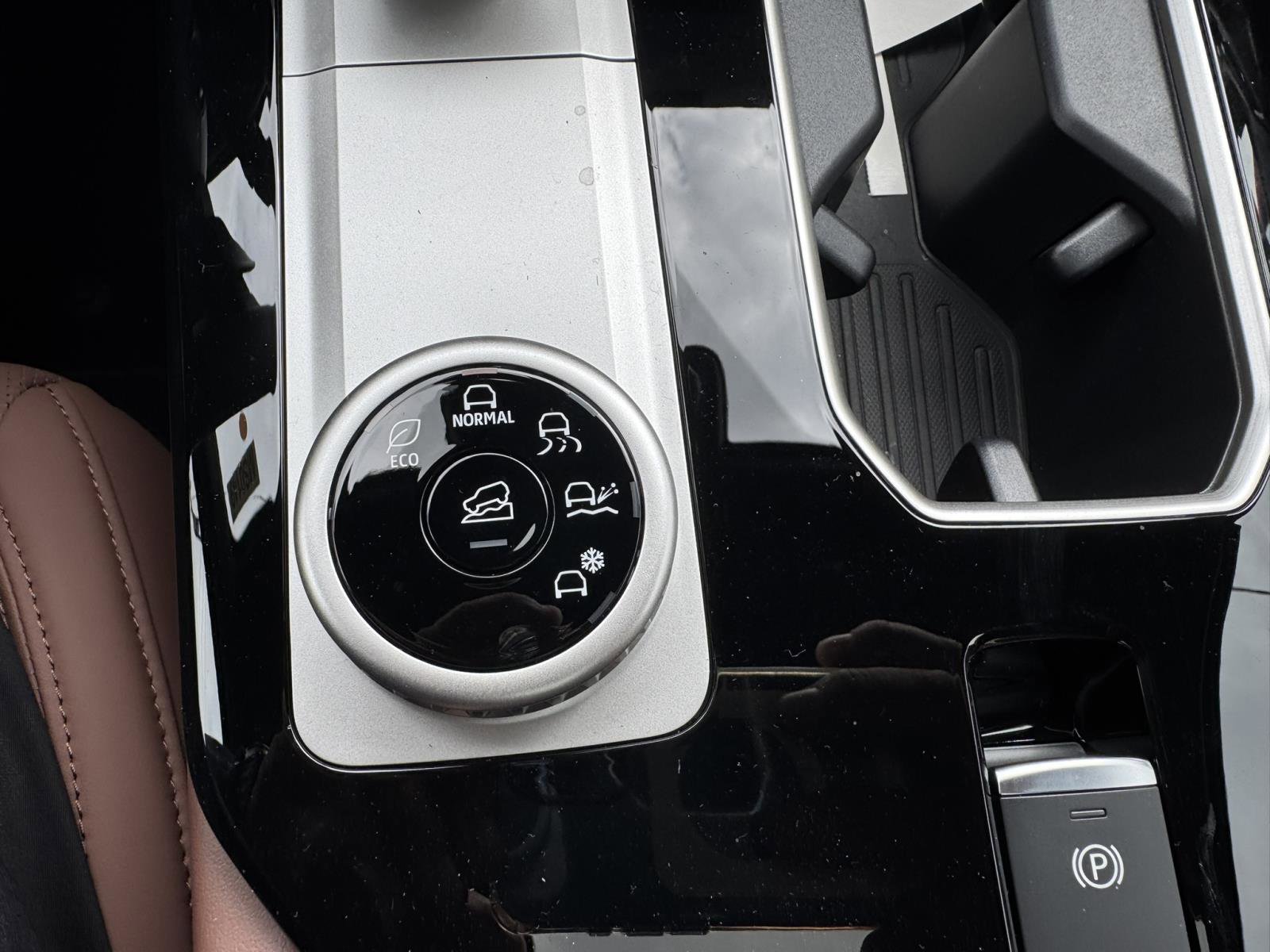 New 2025 Mitsubishi Outlander SEL image 26