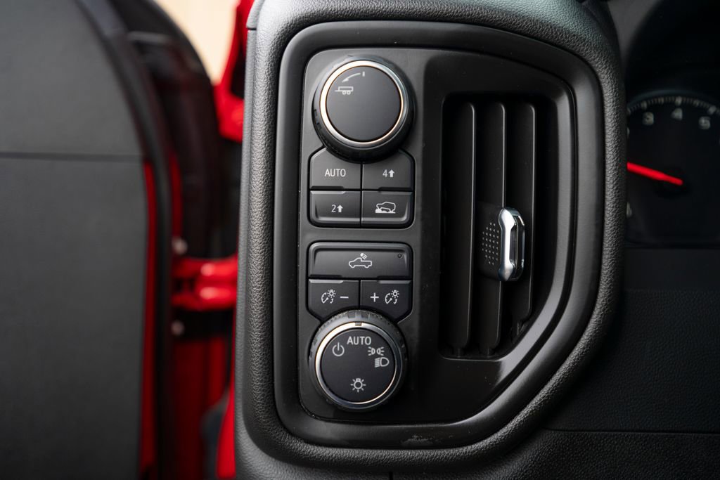 Certified 2023 Chevrolet Silverado 1500 Custom image 21